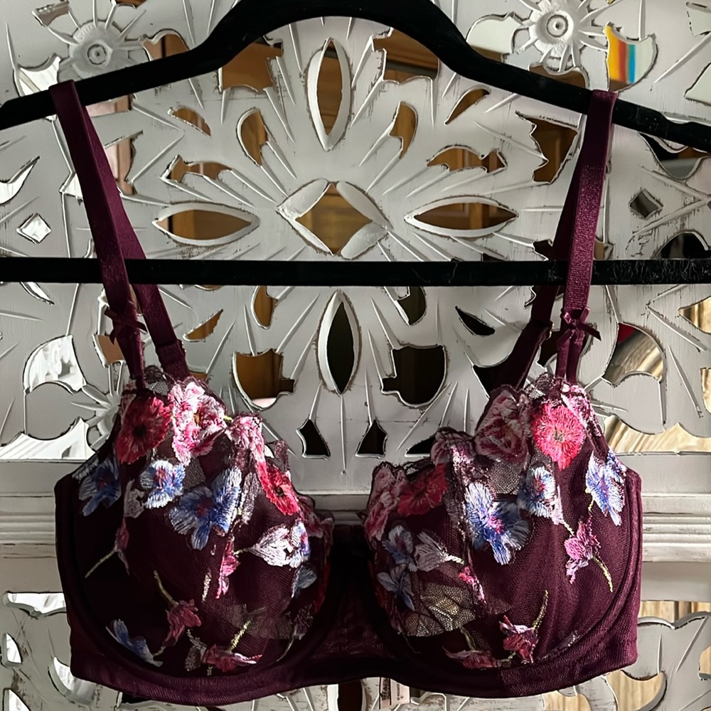 Victoria’s Secret wicked floral embroidered bra 32DD